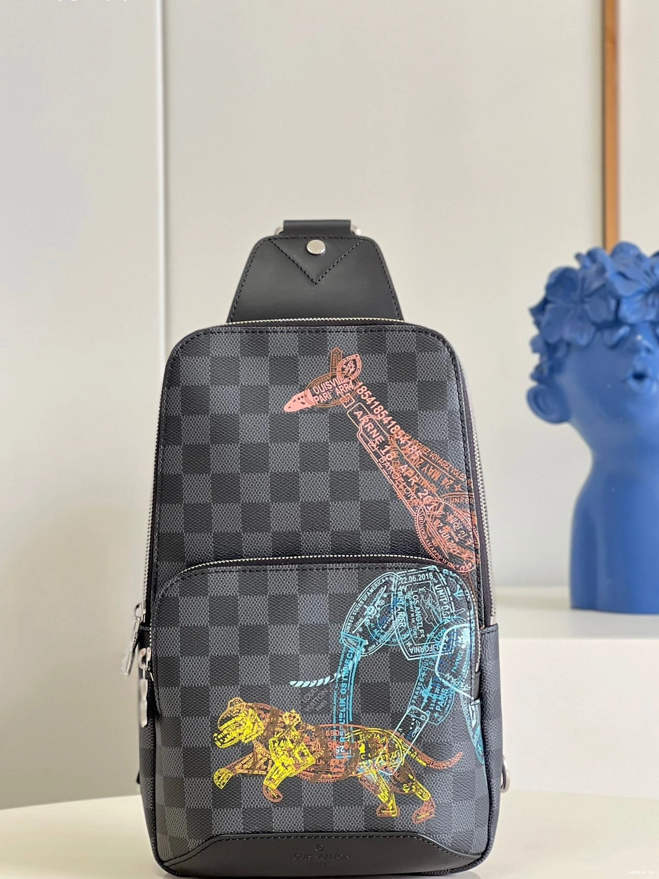 WIS VUITTON AVENUE LOUIS SLINGBAG 0824